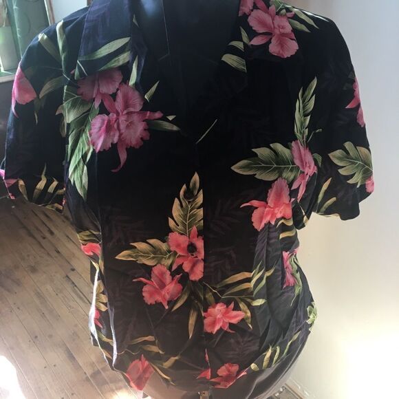 Two Palms Hawaiian floral L button down shirt sleeve shirt - Picture 1 of 3